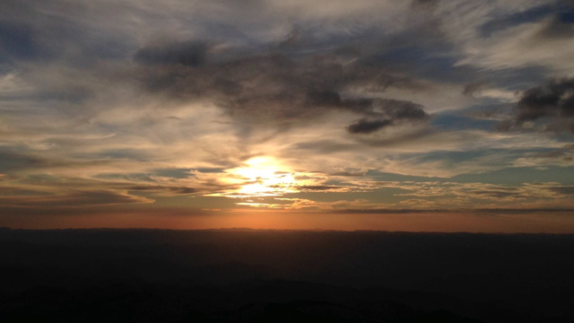 Vista no mirante do Sol para o Pôr-do-Sol Gonçalves MG, na Serra da Mantiqueira.